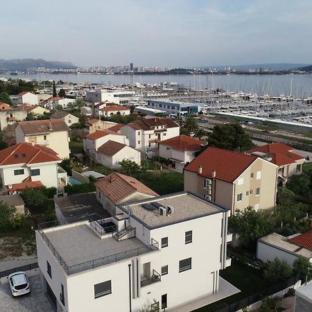 Apartmani Le-Lu Kaštela Exteriör bild