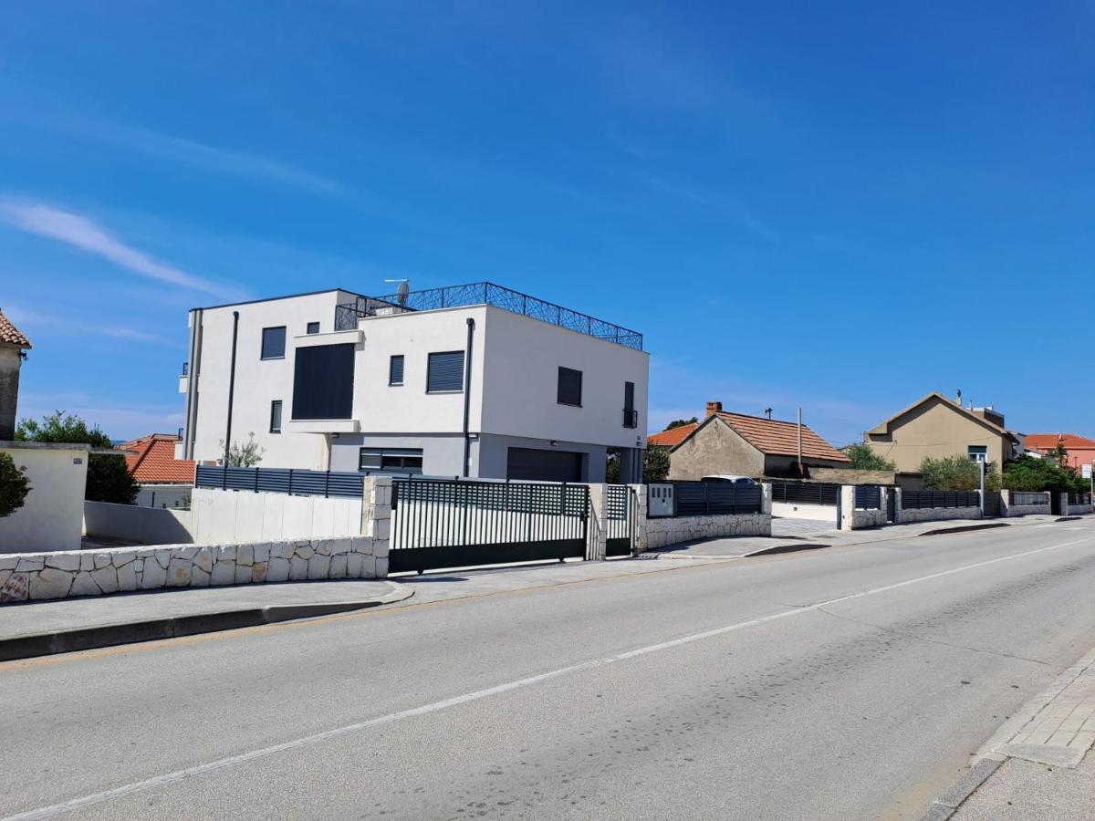 Apartmani Le-Lu Kaštela Exteriör bild