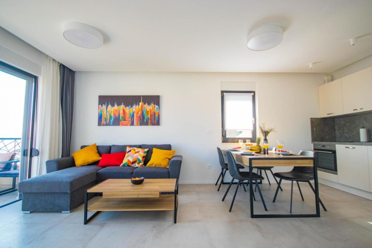Apartmani Le-Lu Kaštela Exteriör bild