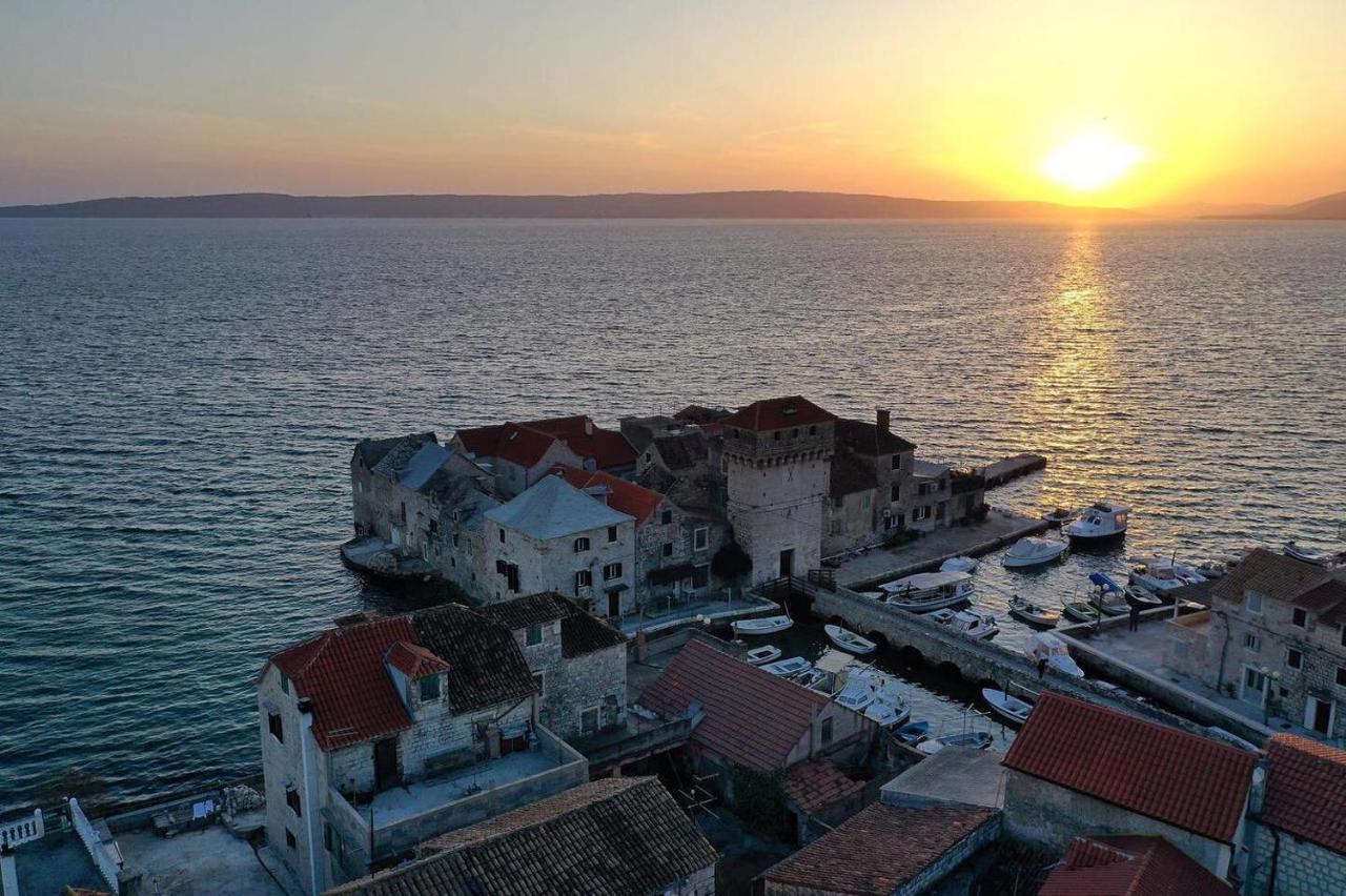 Apartmani Le-Lu Kaštela Exteriör bild