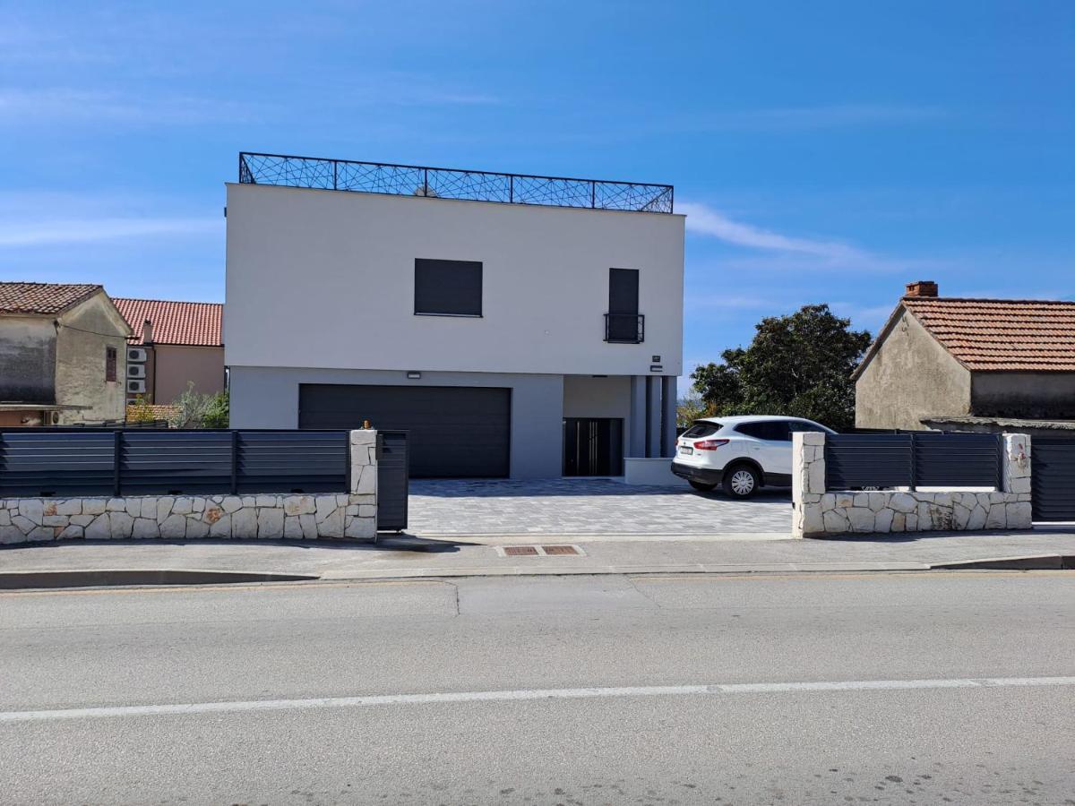 Apartmani Le-Lu Kaštela Exteriör bild