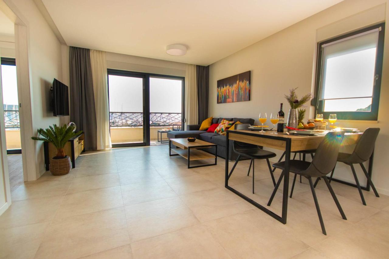 Apartmani Le-Lu Kaštela Exteriör bild