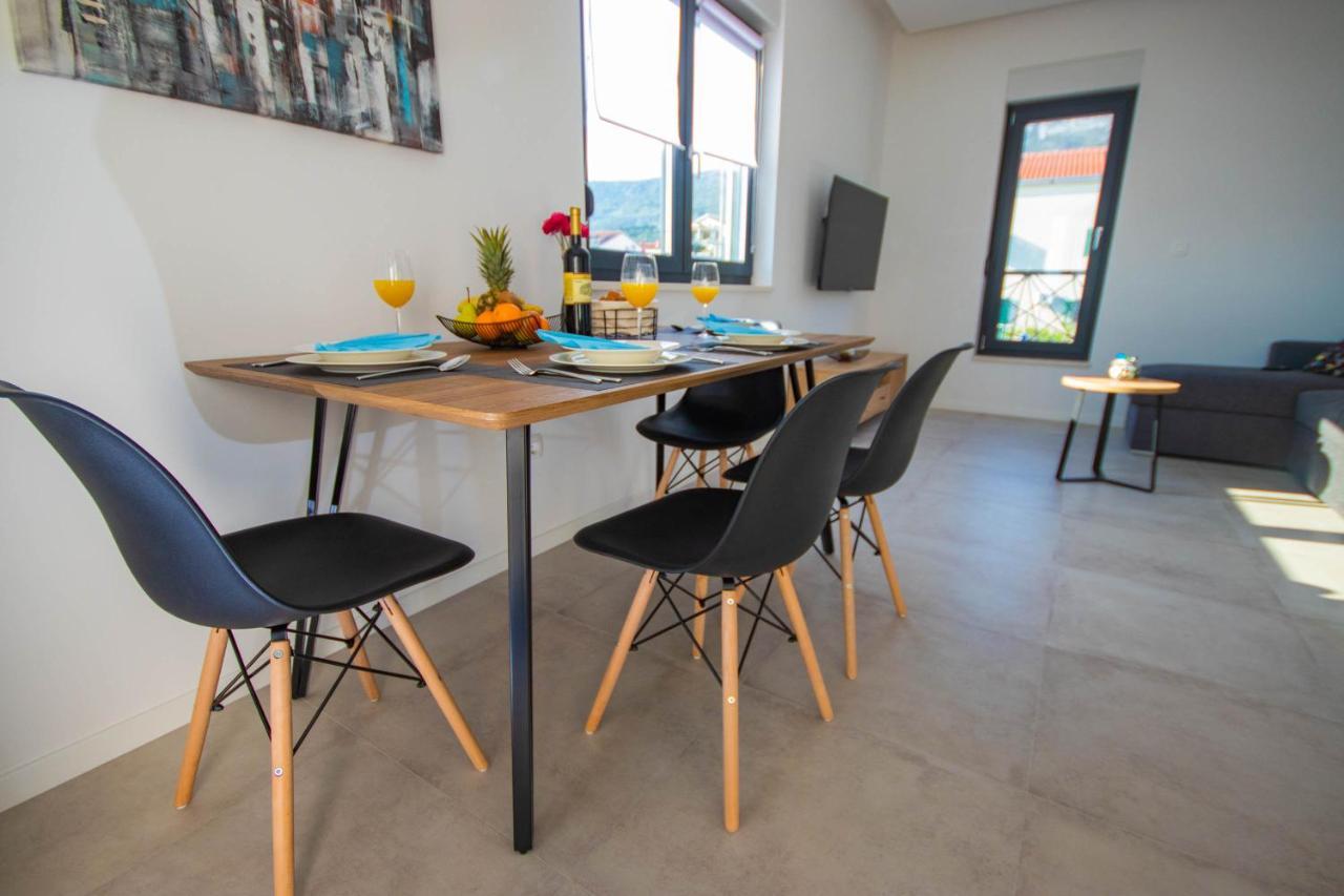 Apartmani Le-Lu Kaštela Exteriör bild