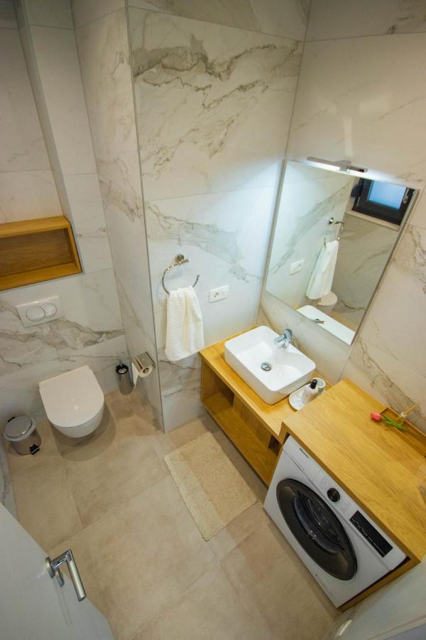 Apartmani Le-Lu Kaštela Exteriör bild