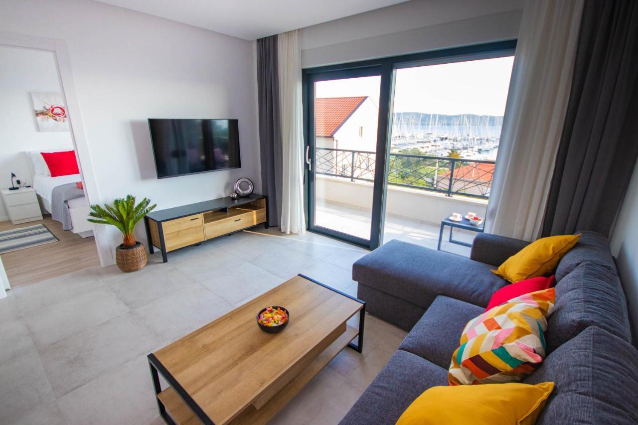 Apartmani Le-Lu Kaštela Exteriör bild