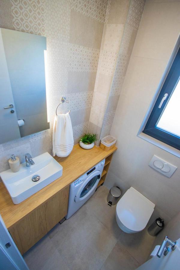 Apartmani Le-Lu Kaštela Exteriör bild