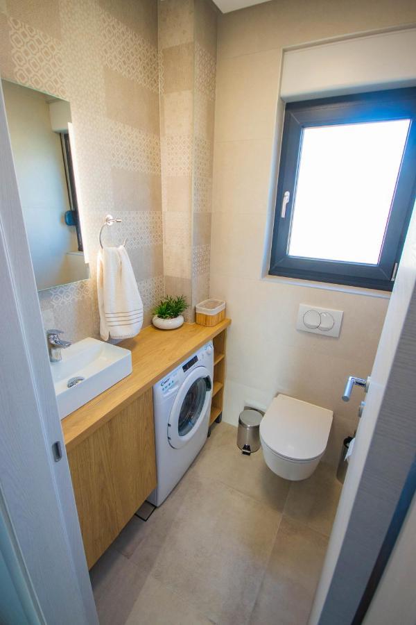 Apartmani Le-Lu Kaštela Exteriör bild