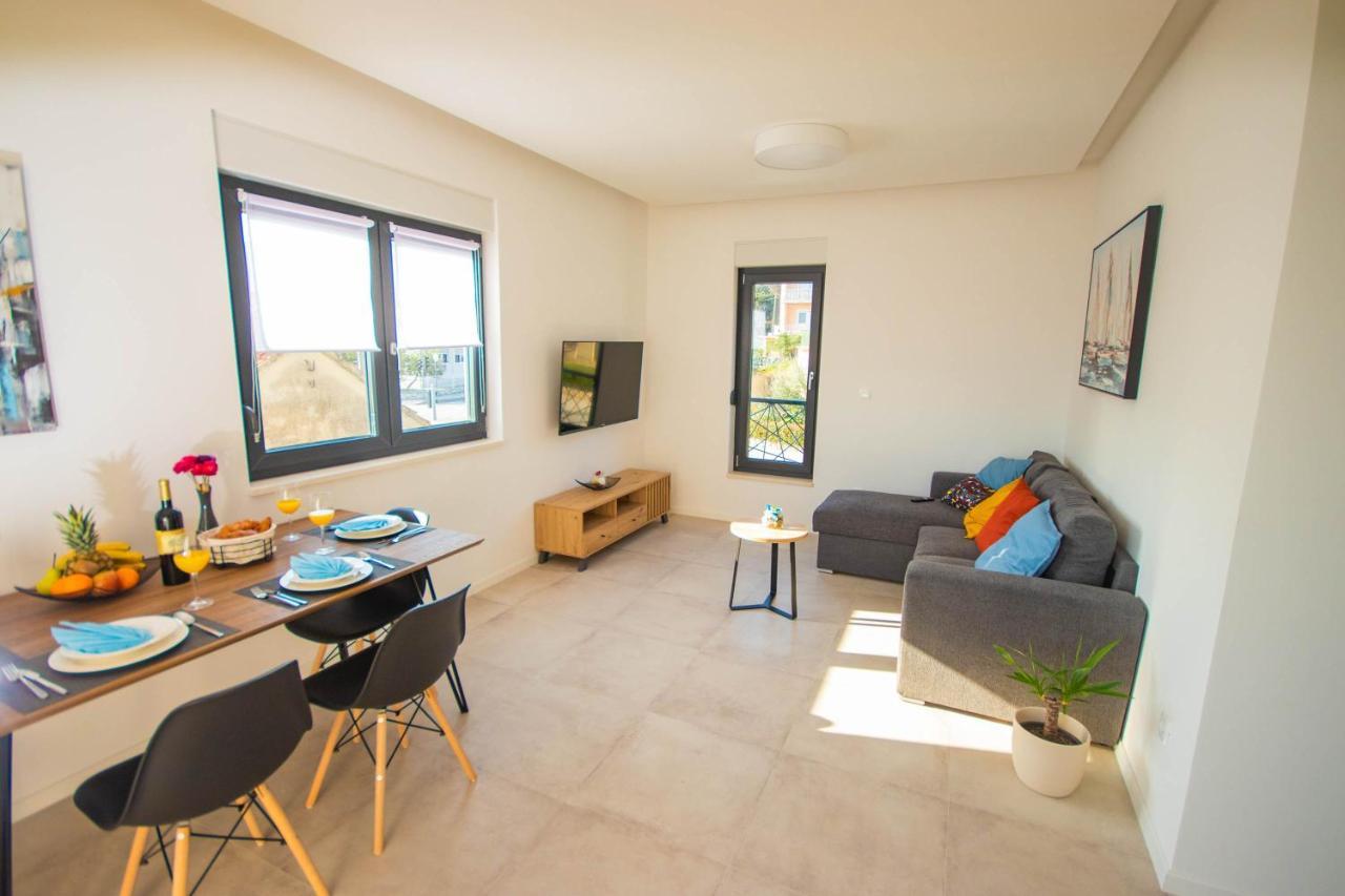 Apartmani Le-Lu Kaštela Exteriör bild