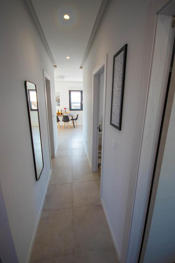 Apartmani Le-Lu Kaštela Exteriör bild