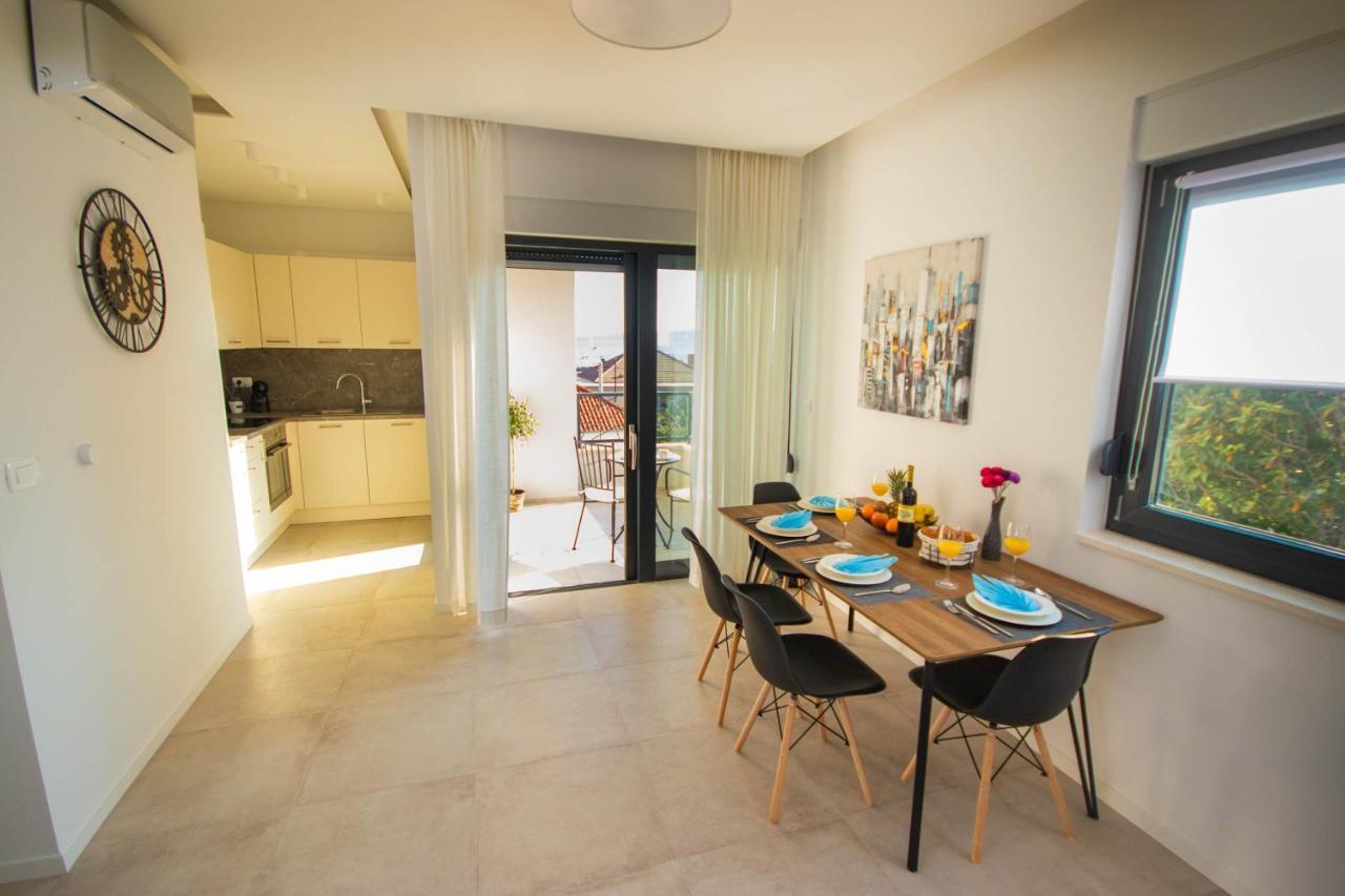 Apartmani Le-Lu Kaštela Exteriör bild