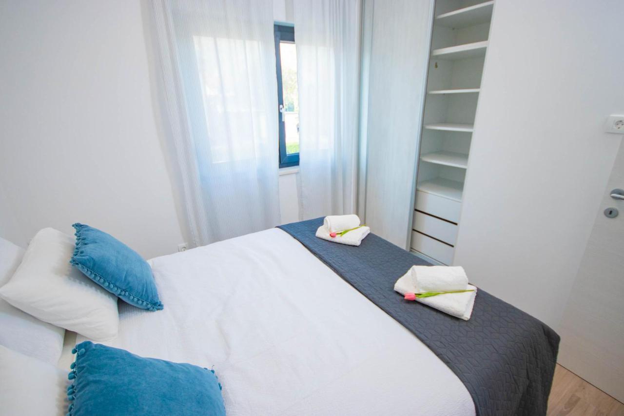 Apartmani Le-Lu Kaštela Exteriör bild