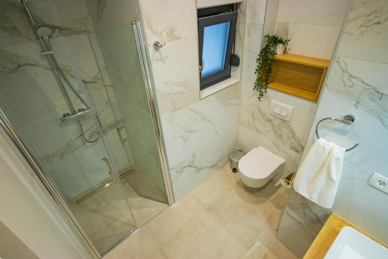 Apartmani Le-Lu Kaštela Exteriör bild