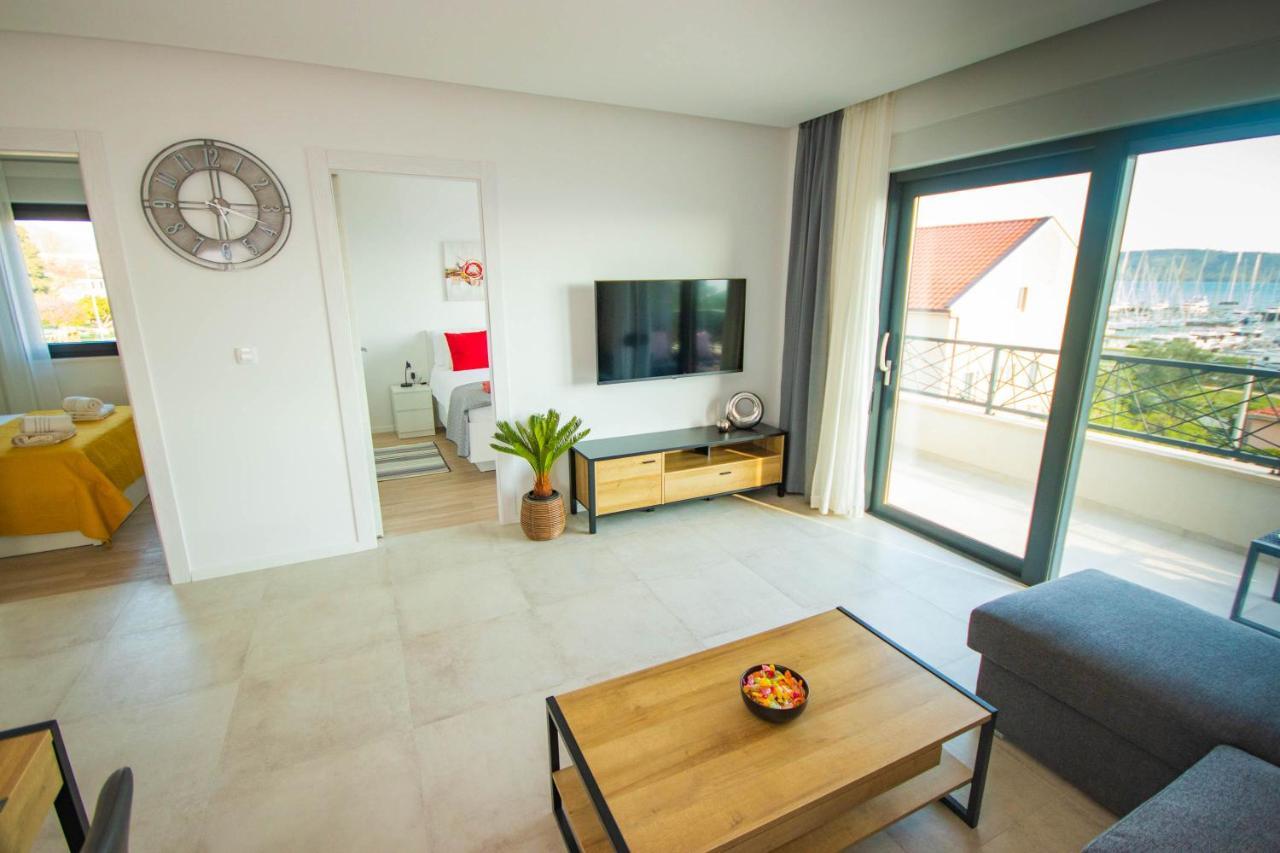 Apartmani Le-Lu Kaštela Exteriör bild