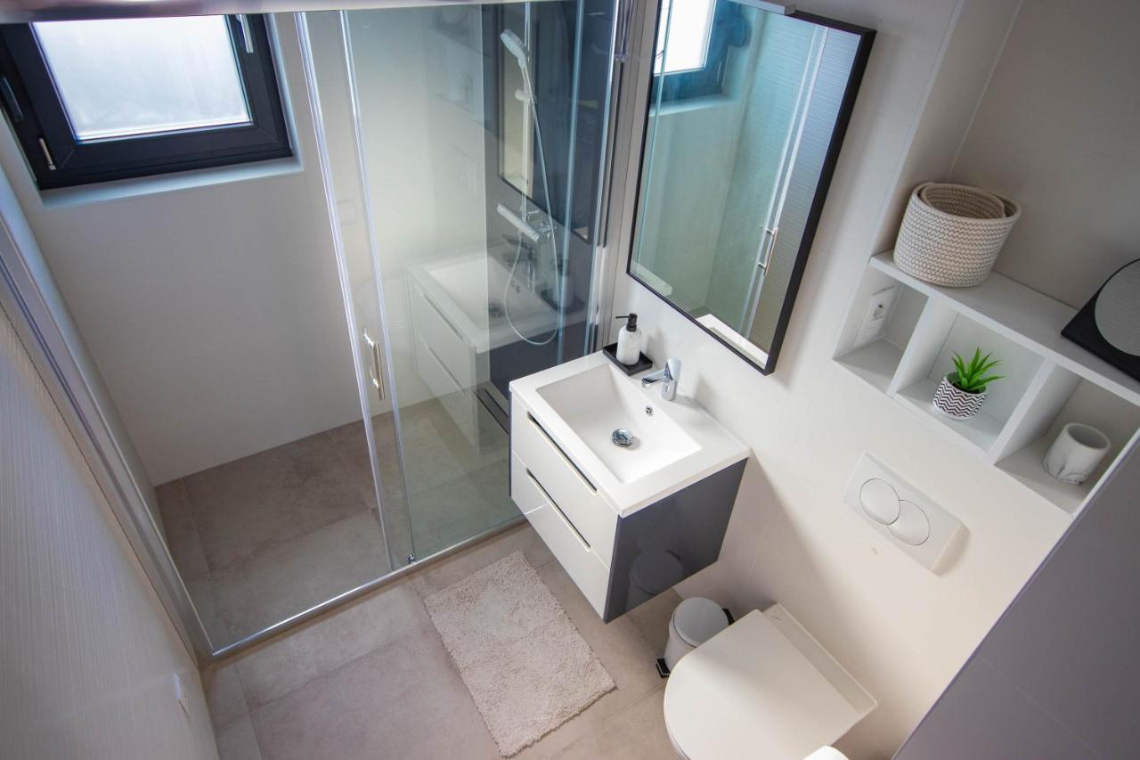 Apartmani Le-Lu Kaštela Exteriör bild