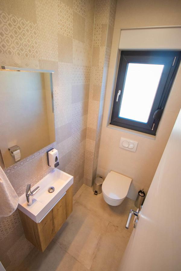 Apartmani Le-Lu Kaštela Exteriör bild