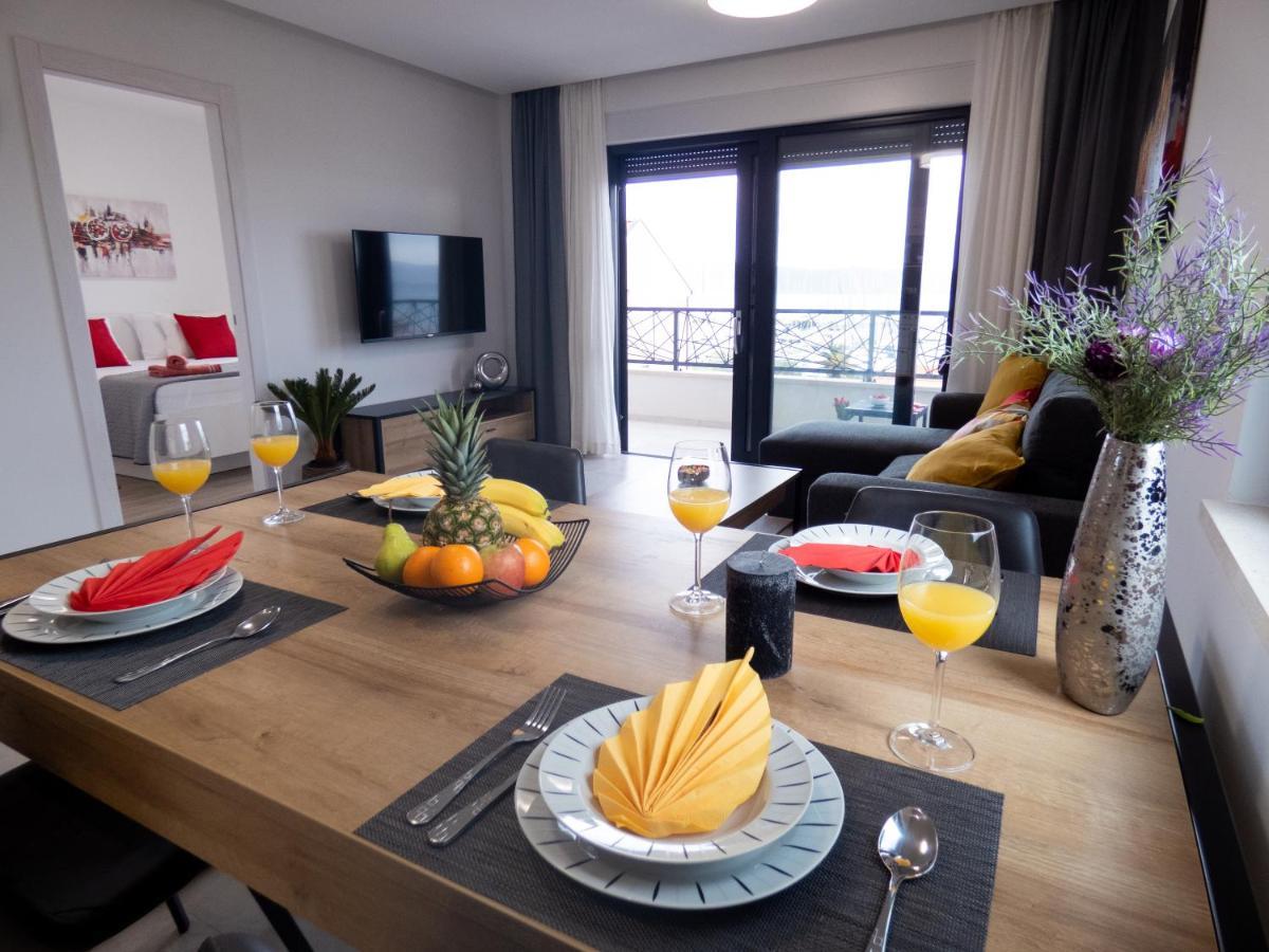 Apartmani Le-Lu Kaštela Exteriör bild