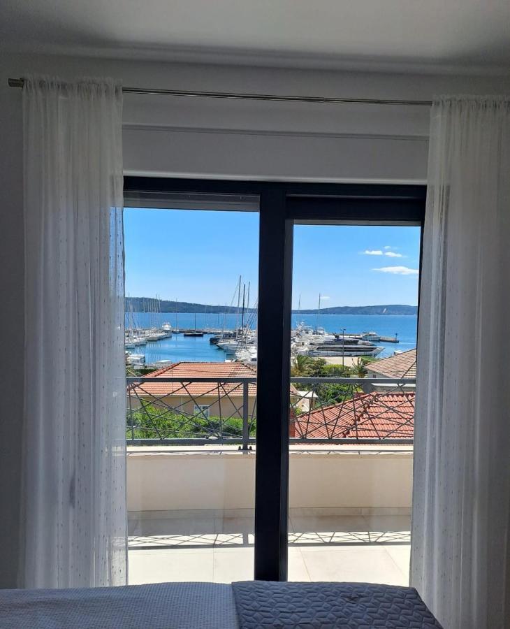 Apartmani Le-Lu Kaštela Exteriör bild