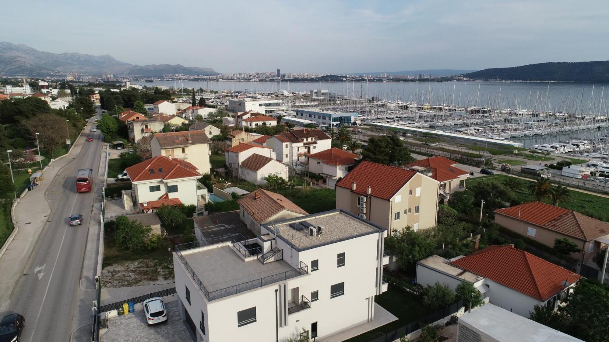 Apartmani Le-Lu Kaštela Exteriör bild
