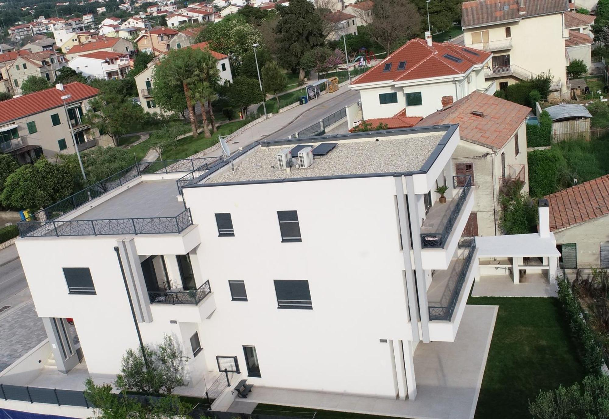 Apartmani Le-Lu Kaštela Exteriör bild